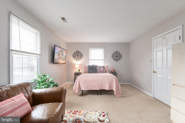 Photo - 200 Barrie Pl