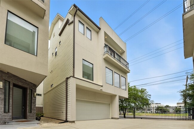 Photo - 1611 Spring St