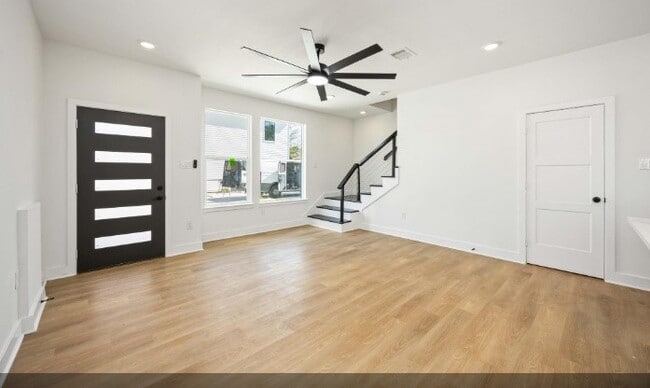 Building Photo - 4501 Newberry St Unit B
