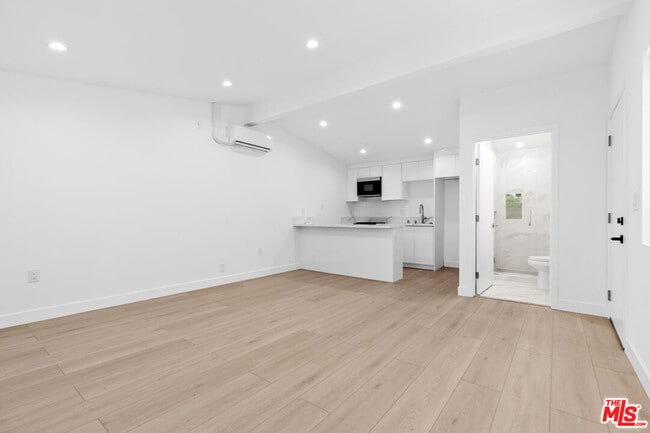 Building Photo - 10943 Christine Way Rental