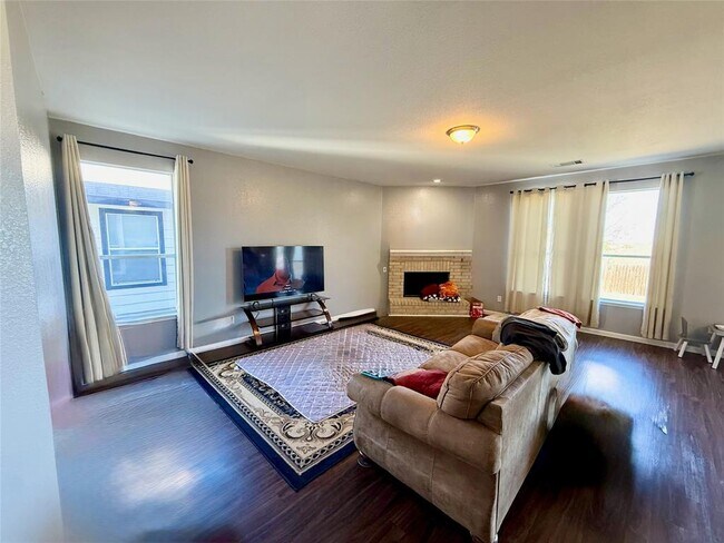 Photo - 396 Feathergrass Dr House