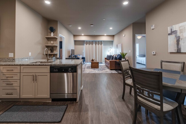 Building Photo - Veranda Vistas