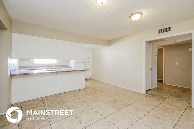 Photo - 5808 W Holly St