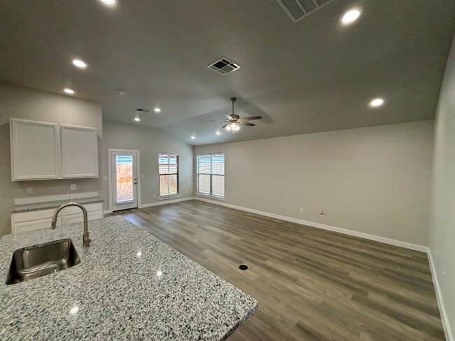 2504 Abbeville Ave