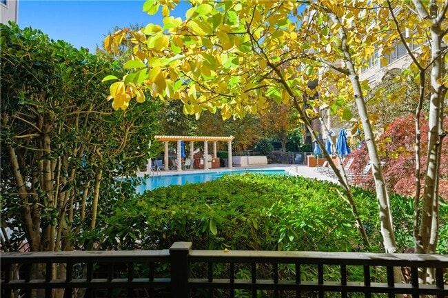 Building Photo - 3621 Vinings Slope SE Unit 2115