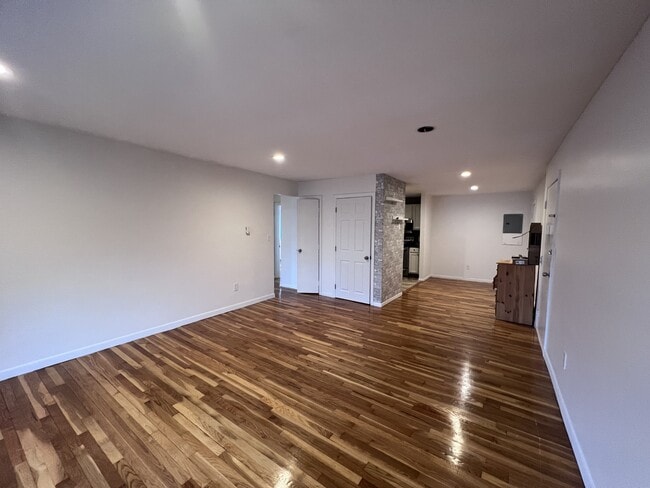 Photo - 50 Seymour St