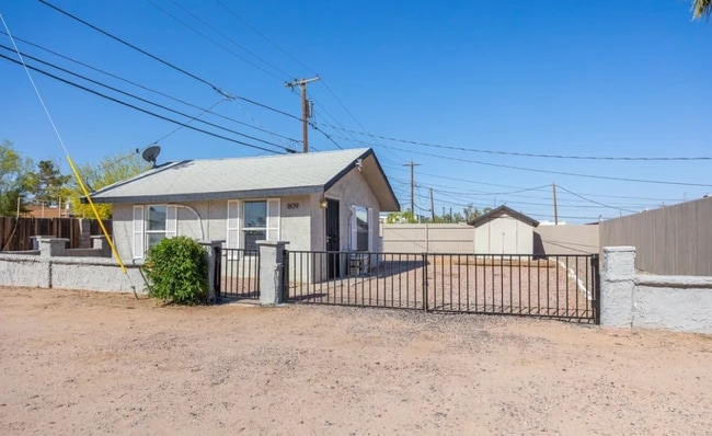 Building Photo - 809 N Arbor Ave