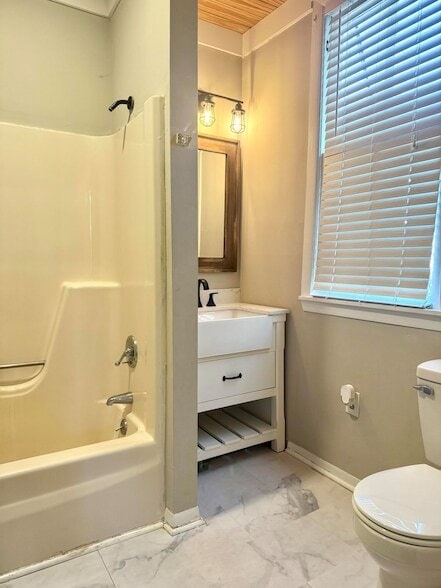 Photo - 407 Colville St