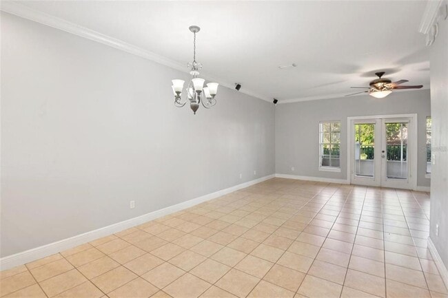 300 Valencia Cir