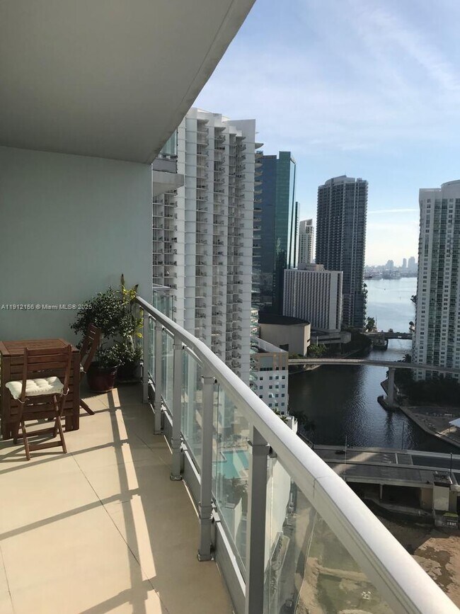 Photo - 90 SW 3rd St Unidad 2911