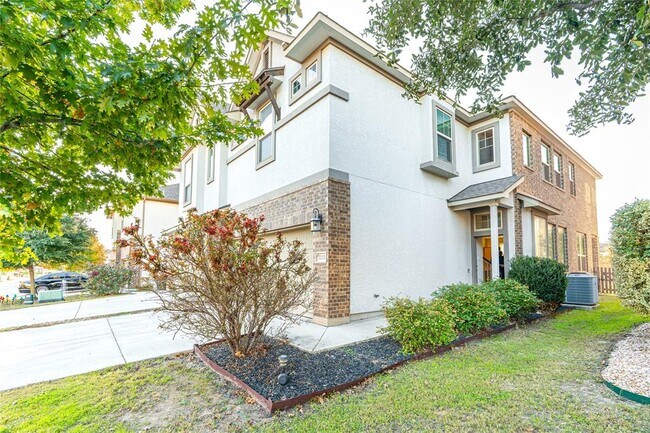 Photo - 2212 Dillon Pond Ln