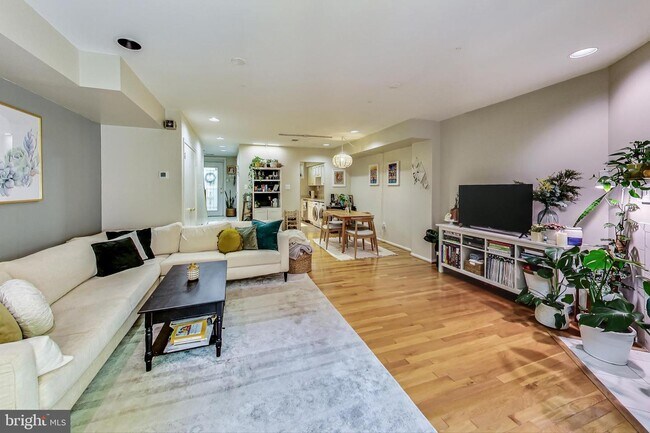 Photo - 3307 19th St NW