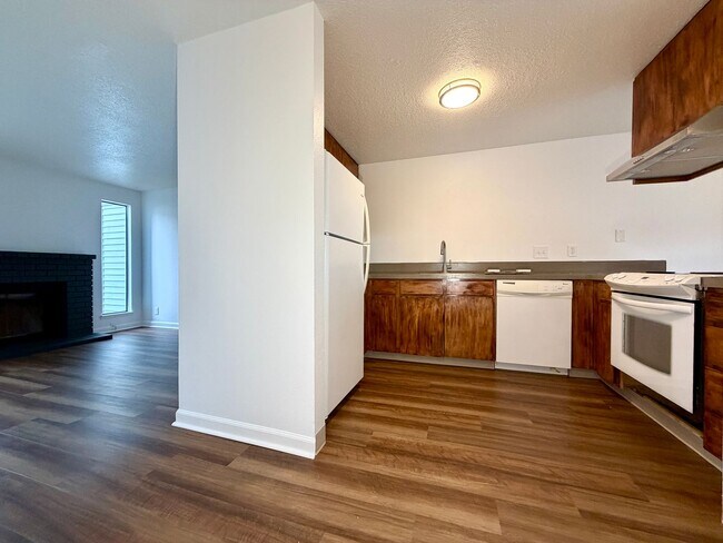 Photo - **NEW PHOTOS**TWO WEEKS FREE RENT** Updated Townhouse in the Heart of Garden Home~ New LVP Floori...