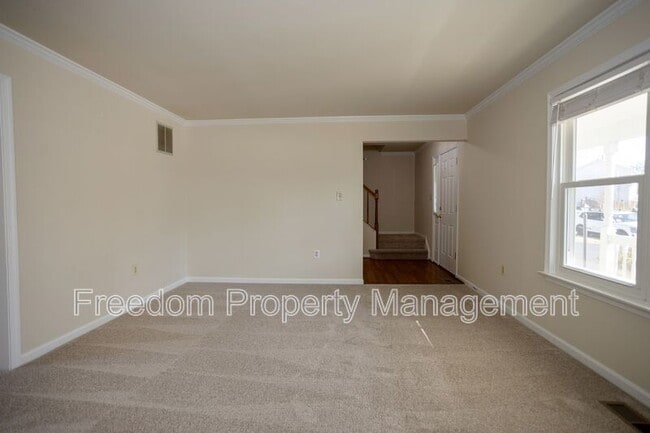 Photo - 8768 Tomislav St