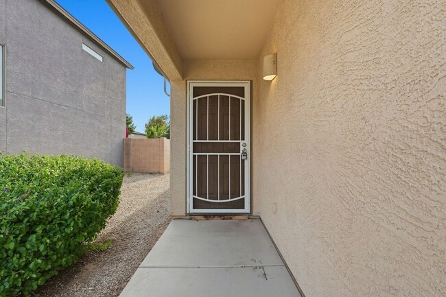 Photo - Johnson Ranch 3 Bedroom! Tile Throughout All Appliances!