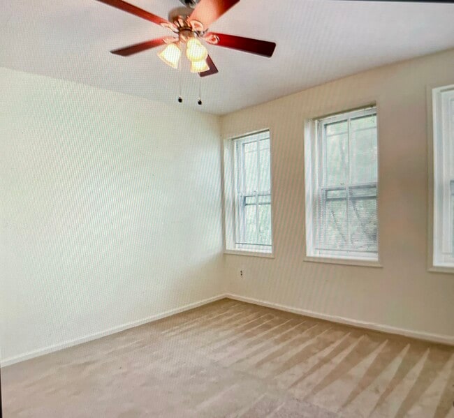 Photo - 1602 E St SE