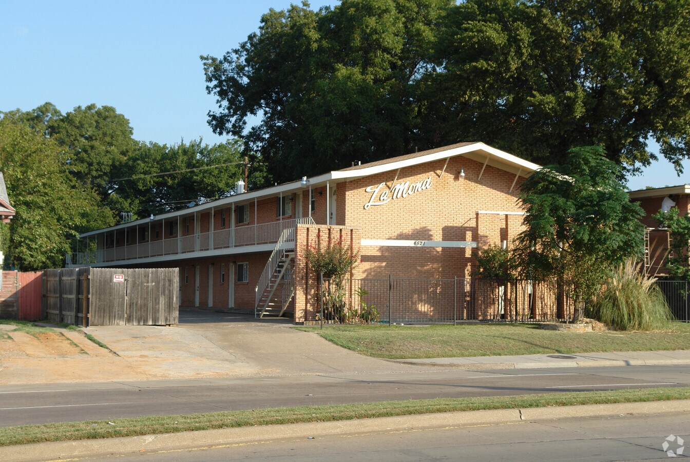 La Mona - La Mona Apartments