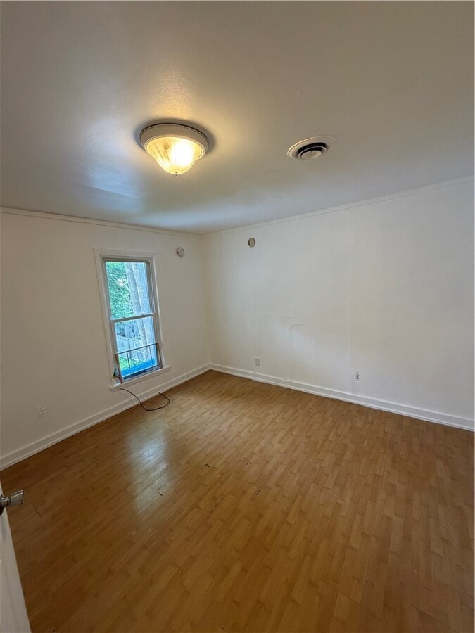 Photo - 524 W 1st St