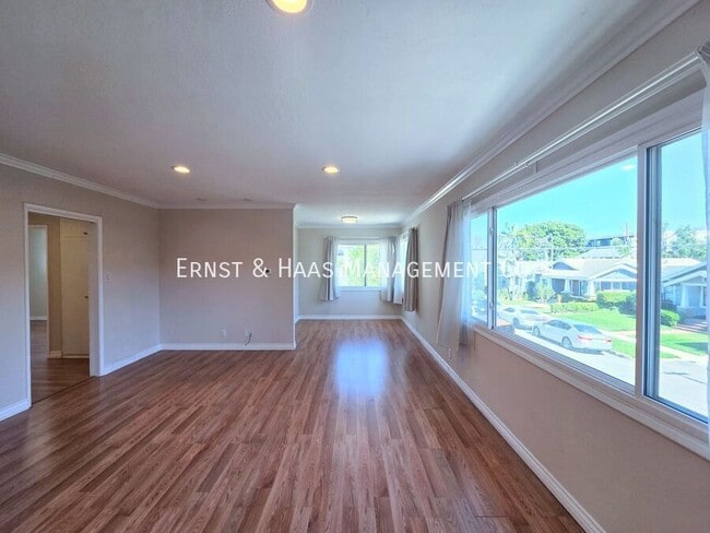 Photo - 3041 E 3rd St