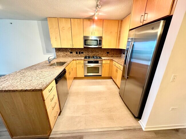 Photo - 9725 Woods Dr Unit 707