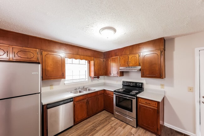 Photo - 811 10th Way