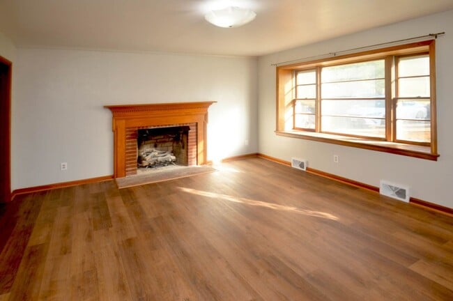 Photo - 3 BR Home in Madison Heights Available Imm...