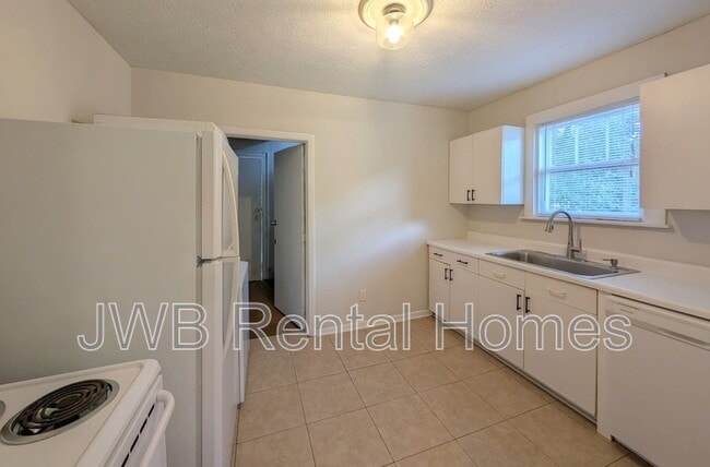 Photo - 2250 Dellwood Ave