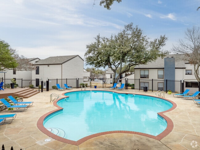 Building Photo - THE BLUFFS