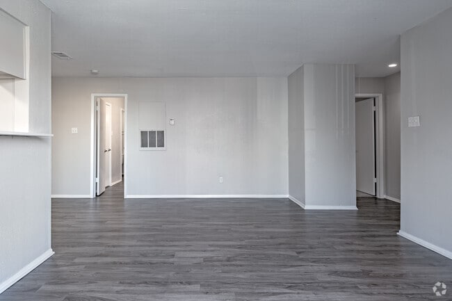 1BR, 1BA - 775SF (A4) - Living Room