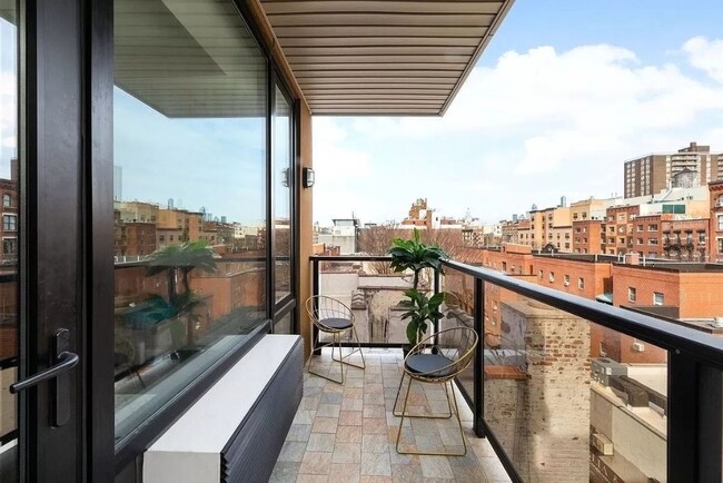 Building Photo - 399 E 8th St