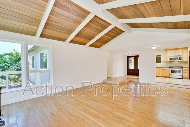 3426 Woodstock Ln