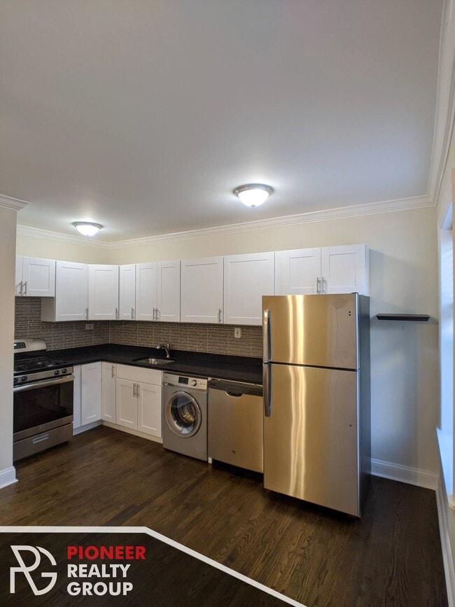 2127 N Dayton St Unit 2129-308