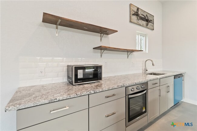 Photo - 462 Ledgeview Dr