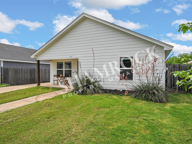 Photo - 1107 Primrose Dr