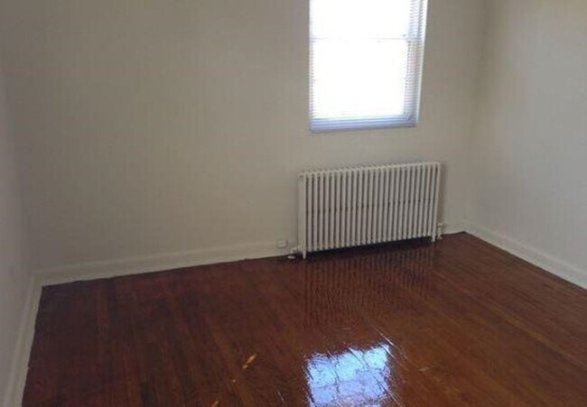 Photo - Red Top Flats