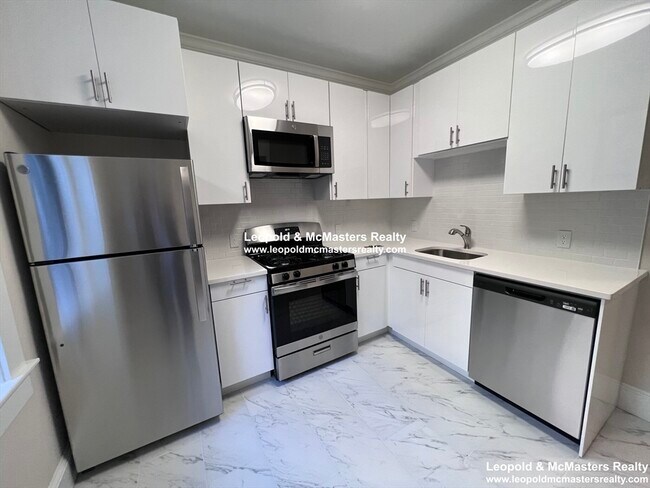 Building Photo - 72 Longwood Ave Unit 3