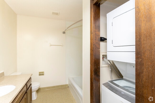 1BR, 1BA - 816SF