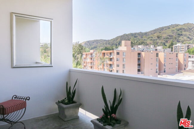 Photo - 7250 Franklin Ave Unidad 801