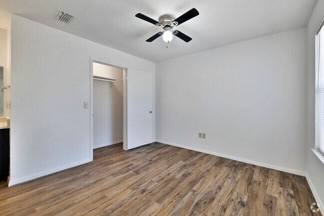 1BR, 1BA - 500SF - Bedroom