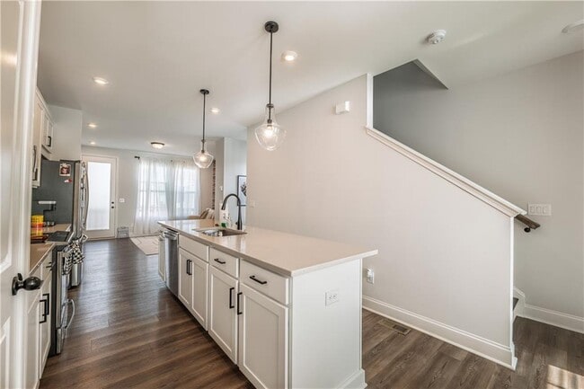 Photo - 313 Skylar Way SE