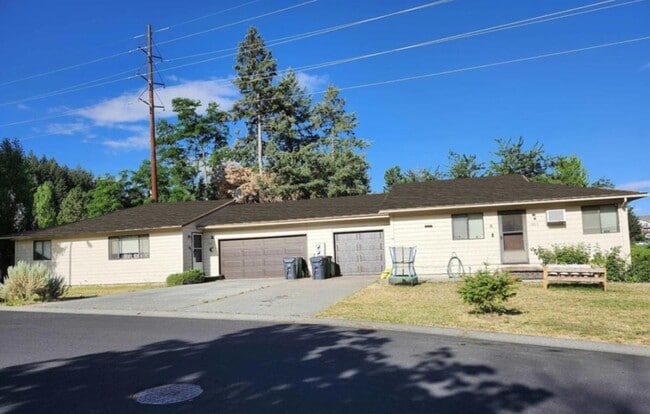 Building Photo - 1405 Pine Cone Rd