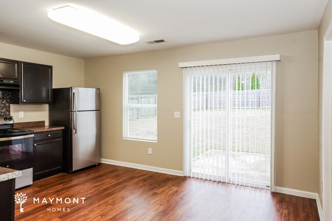 Photo - 100 Foxford Ln