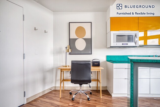 Photo - 1975 Mile High Stadium Cir Unidad FL14-ID174