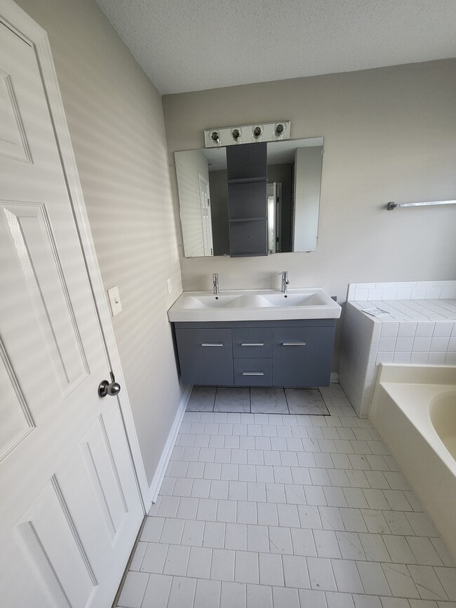 Photo - 7700 Lakeshore Ct