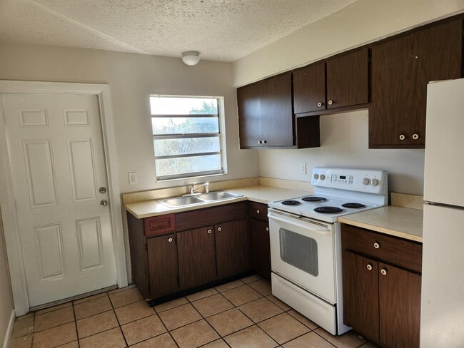 Photo - 711 Gordon Ave S