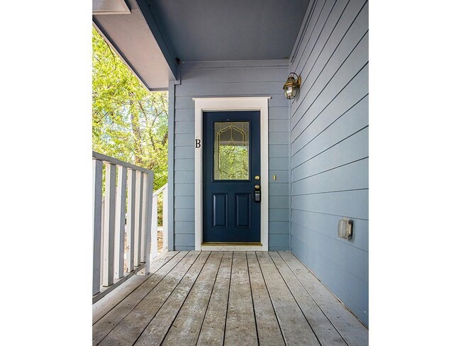 Photo - 2115 E 18th St