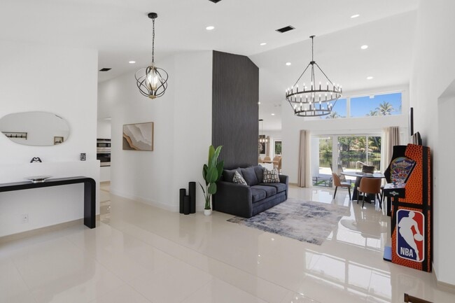 Photo - 12725 Kingsway Rd
