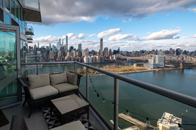 Photo - 4730 Center Blvd