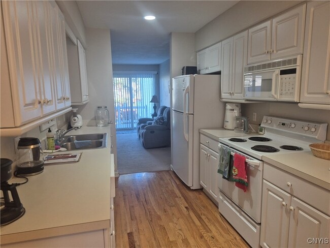 Photo - 331 Summerhaven Dr N