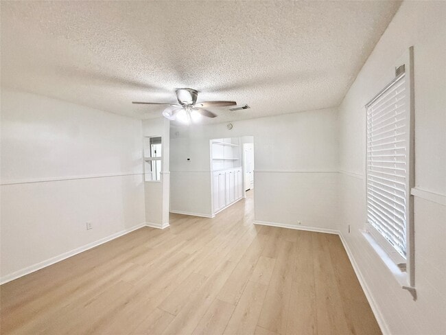 Photo - 1121 N Chenango St